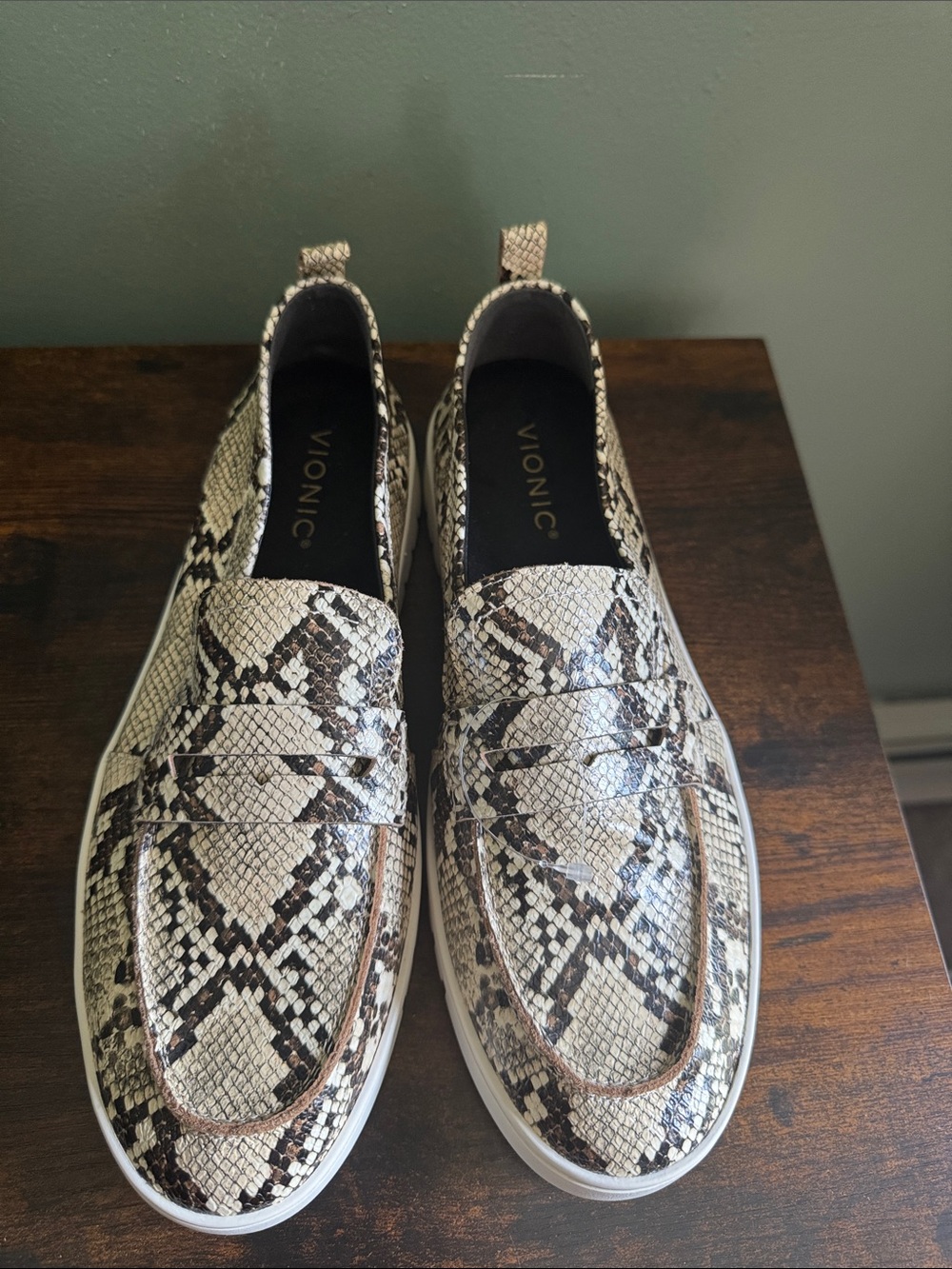 Vionic Women’s size 10 Snake Print Loafers Slip On Shoes NWOT